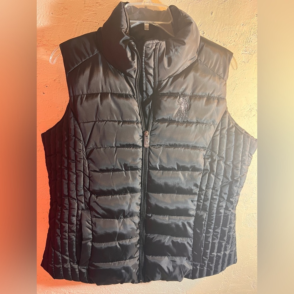 U.S. Polo Assn. Women's Black Puffer Vest L classic minimalist activewear layers